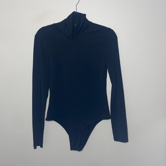 Tops - 🌲Black turtleneck long sleeved bodysuit!